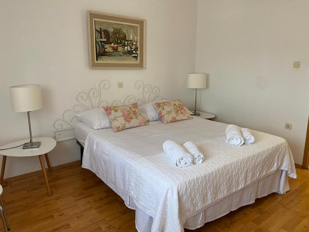 Apartment In Maslinica 70M From The Sea Ngoại thất bức ảnh