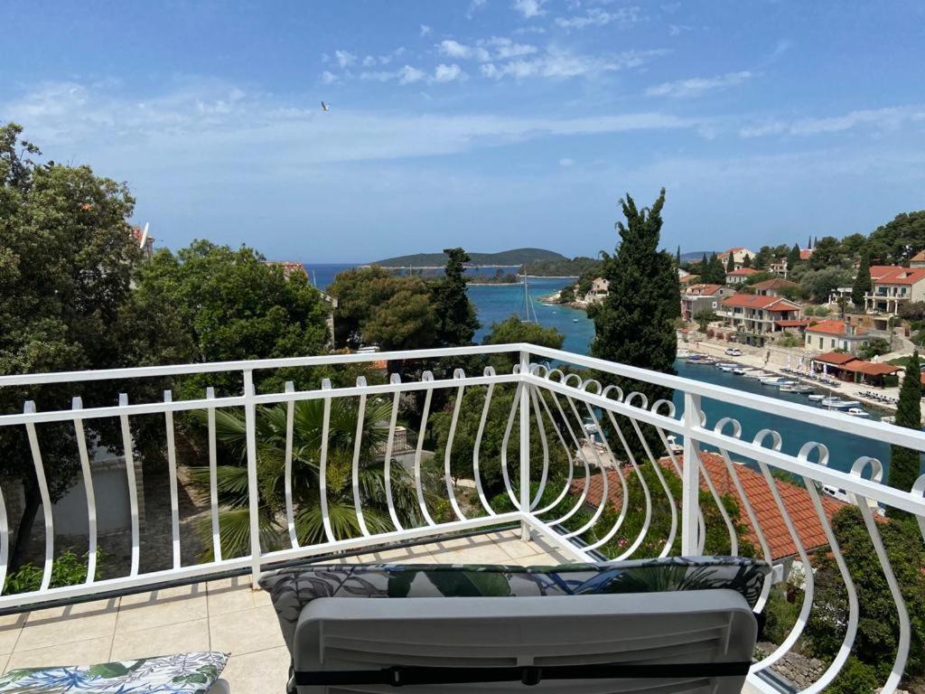 Apartment In Maslinica 70M From The Sea Ngoại thất bức ảnh