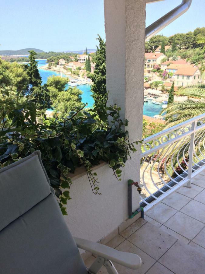 Apartment In Maslinica 70M From The Sea Ngoại thất bức ảnh