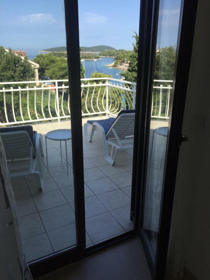 Apartment In Maslinica 70M From The Sea Ngoại thất bức ảnh